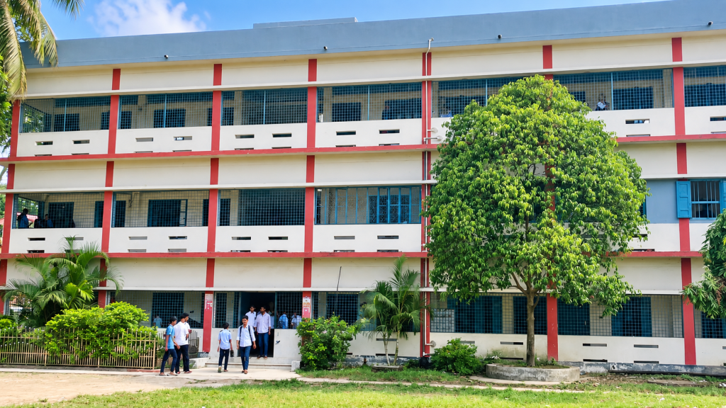 বিদ্যালয়ের একাডেমিক ভবন